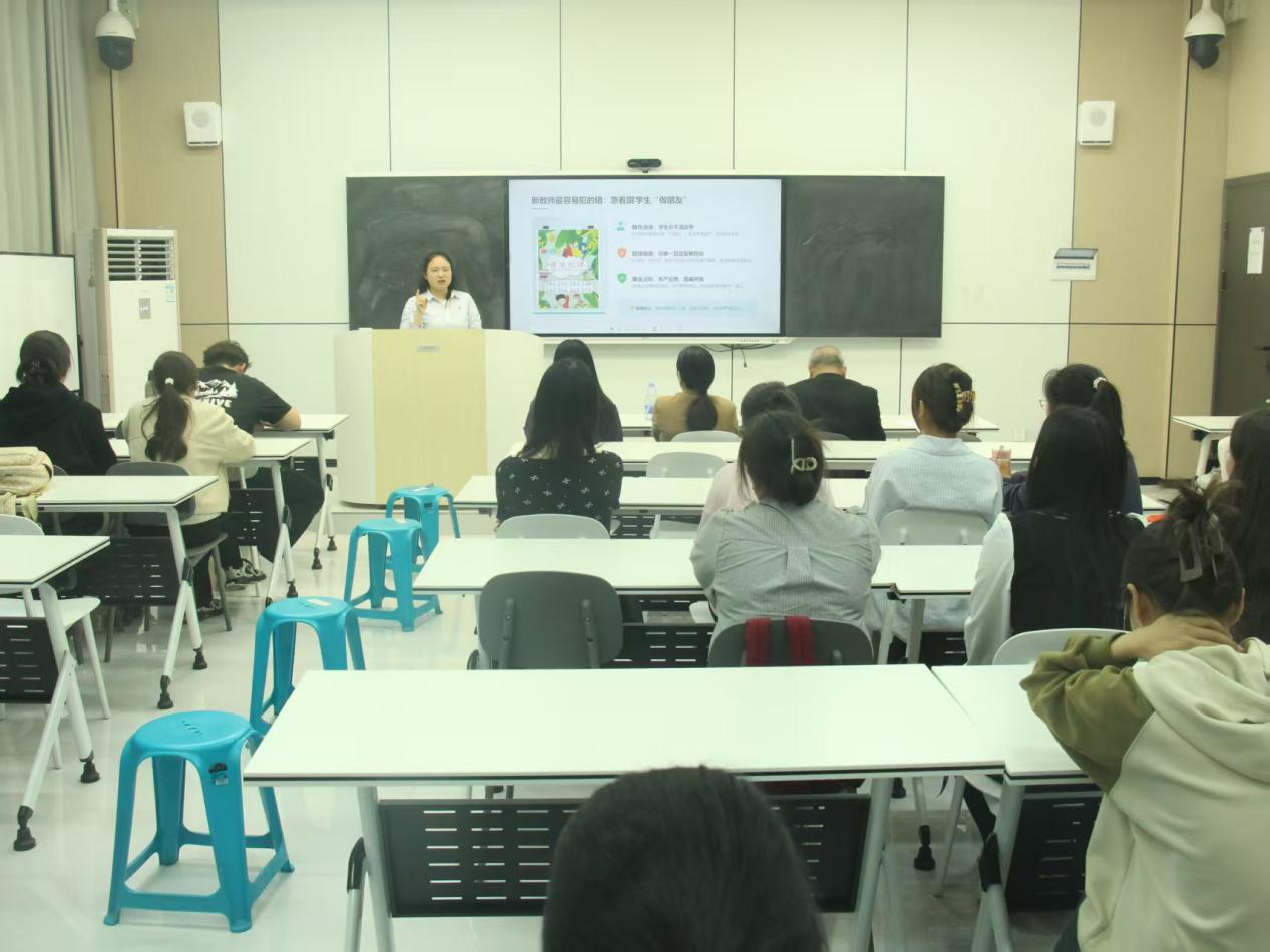 我院聚焦《英语课堂怎样教学更高效》开...